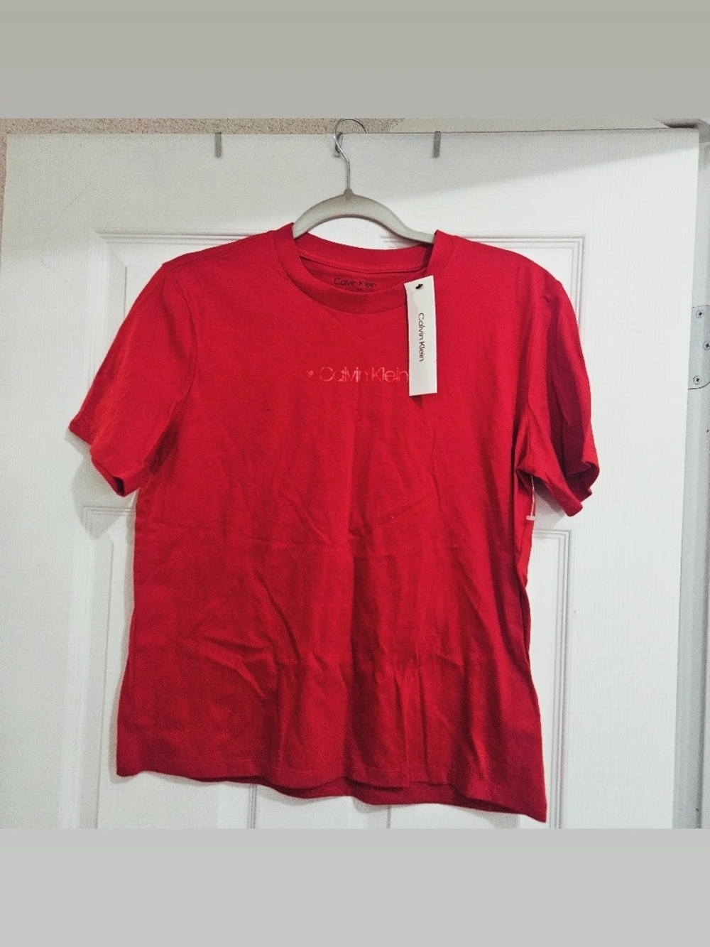 Calvin Klein Women’s Crewneck T-Shirt in Red - Medium